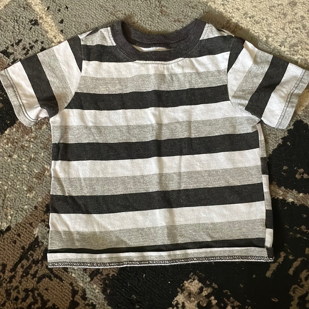 Grey, white and black t ahirt